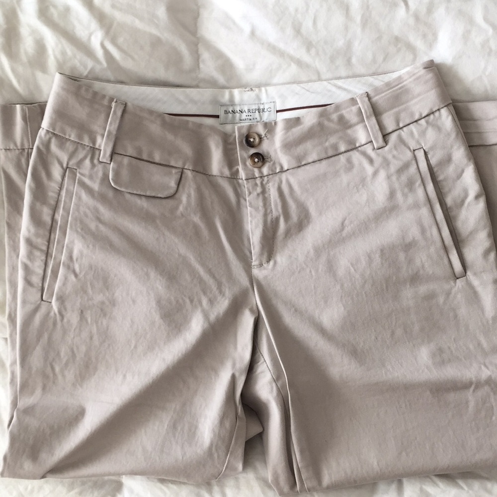 Khaki cropped pants